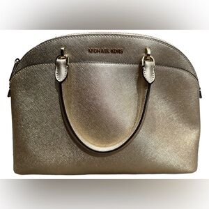 💛Michael Kors Gold Purse💛 
Would make a GREAT gift!🎁👛